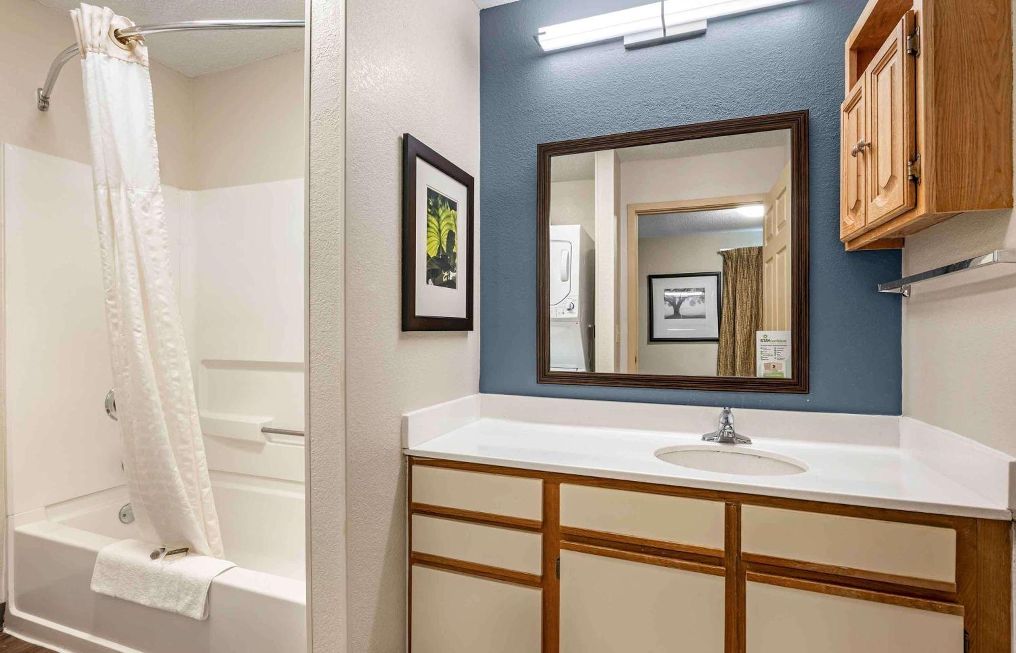 Extended America - Cincinnati - - Reed Hartman Hotel